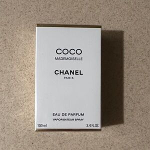 CHANEL Coco Mademoiselle Eau de Parfum Box - White and Gold